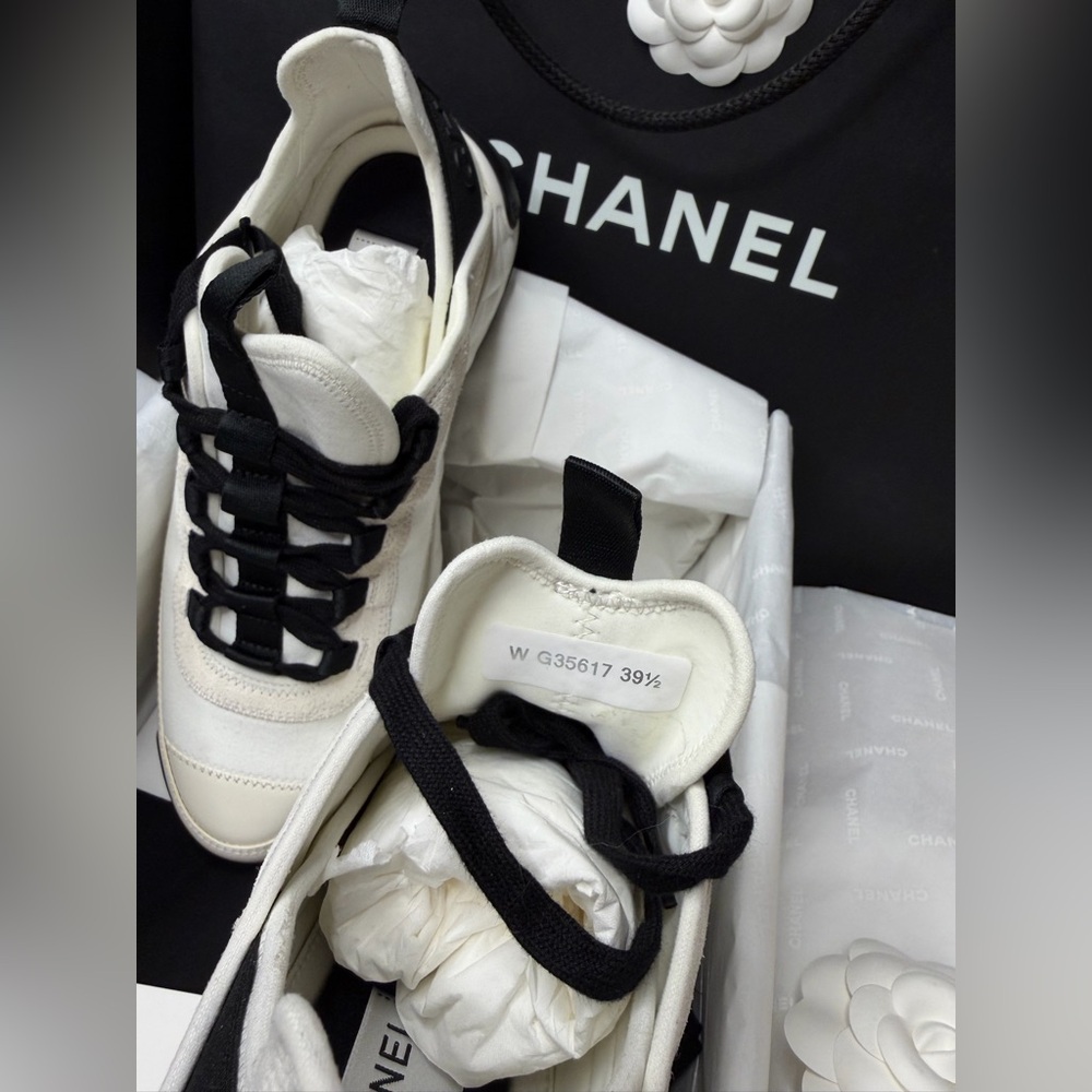 Chanel CC Logo Sneakers – White & Black – Full Boutique Set – Brand New - Picture 10 of 13